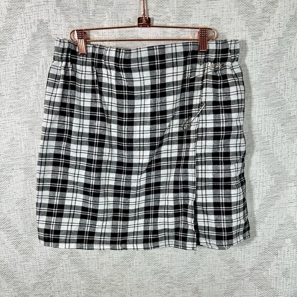Clueless paramount 2017 Merch Dionne black and white skirt size L - Picture 2 of 9